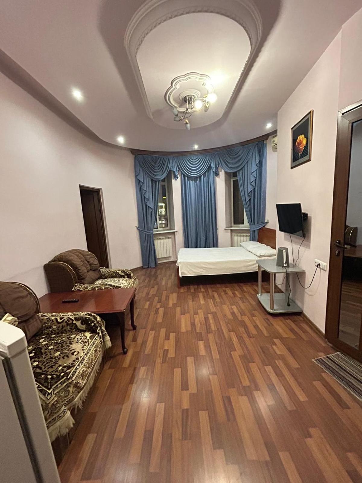 Manand Hotel Ереван Екстериор снимка