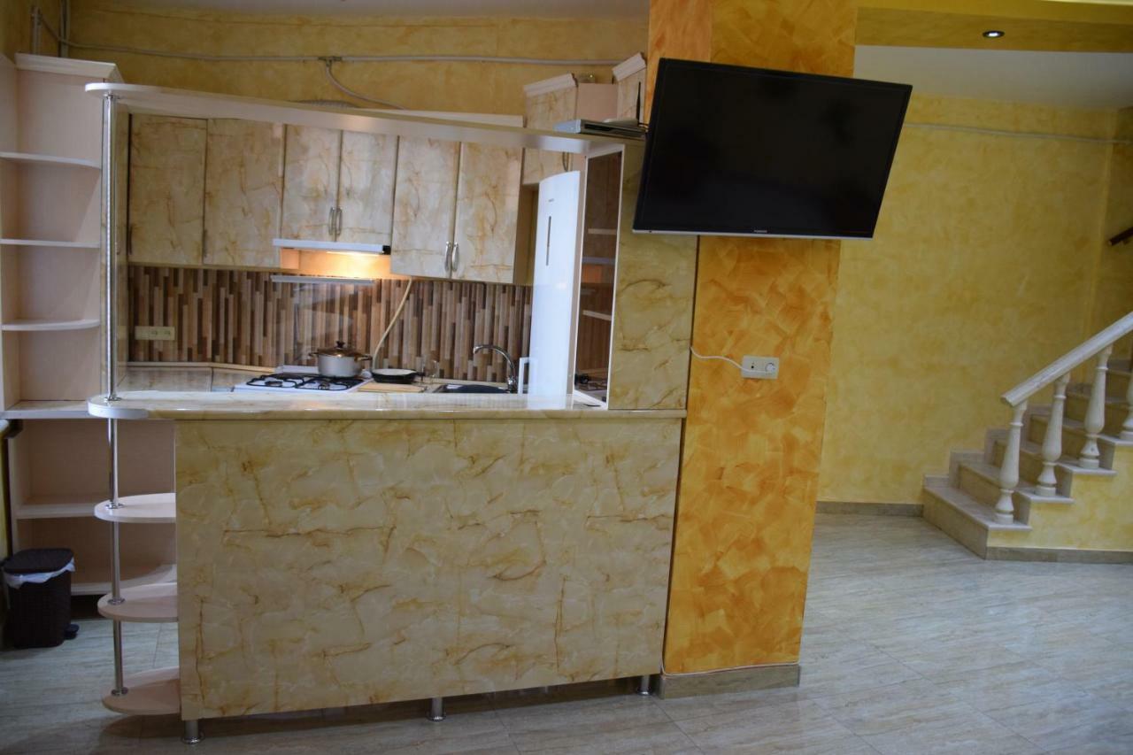 Manand Hotel Ереван Екстериор снимка