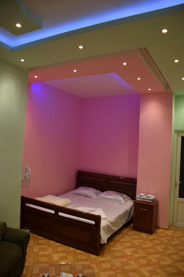 Manand Hotel Ереван Екстериор снимка